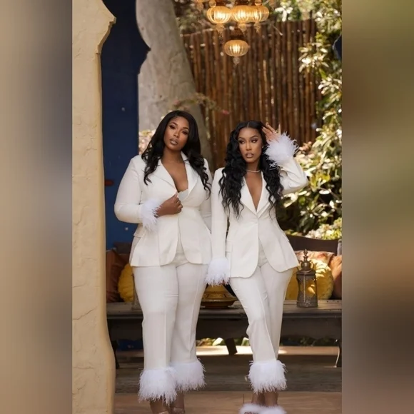 ☆☆Influencer Fave~Ellae' Lisque', "She Has Arrived White Feather Suit, Sz 1X - Picture 4 of 9